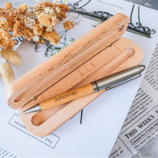 Kugelschreiber mit Etui & Gravur - personalisiert mit Name - Geschenk Papa Vatertag Abschied Schule – Bild 2