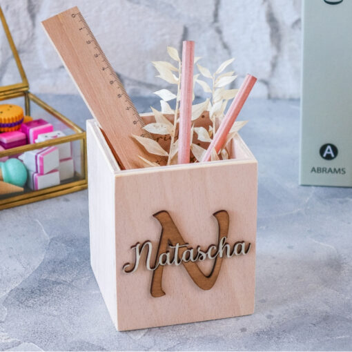 Stiftehalter Holz Initiale - Schreibtisch - personalisierbar mit Name - Stiftebox - Geschenk Einschulung – Bild 2