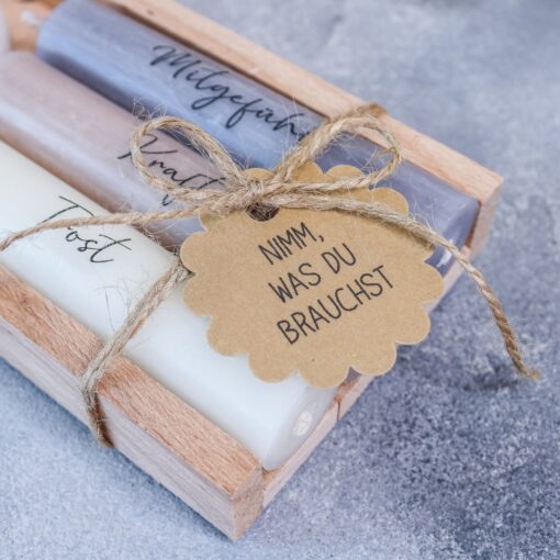 Geschenkset Nimm was du brauchst mit Stabkerze & Kerzenständer aus Raysin - Variante Trauer – Bild 5