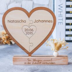 Herz Brautpaar aus Holz - Geschenk Hochzeit personalisiert mit Puzzleteilen - Hochzeitsgeschenk -Trauung