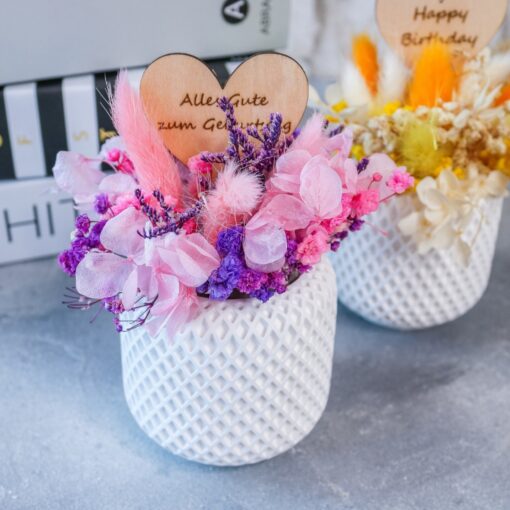 Vase strukturiert aus Raysin - dekoriert mit Trockenblumen - Deko Hygge Geschenk Mitbringsel – Bild 3