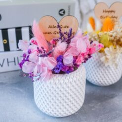 Vase strukturiert aus Raysin - dekoriert mit Trockenblumen - Deko Hygge Geschenk Mitbringsel