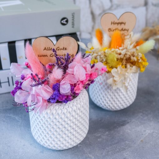 Vase strukturiert aus Raysin - dekoriert mit Trockenblumen - Deko Hygge Geschenk Mitbringsel – Bild 2