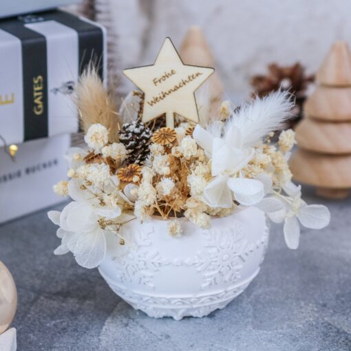 Weihnachtskugel aus Raysin dekoriert mit Trockenblumen - Dekoration Winter Weihnachten – Bild 5