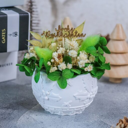 Weihnachtskugel aus Raysin dekoriert mit Trockenblumen - Dekoration Winter Weihnachten – Bild 7