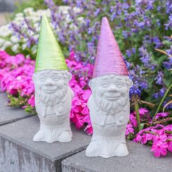 Zwerg mit bunter Mütze für den Garten aus Beton - Dekoration Balkon Outdoor