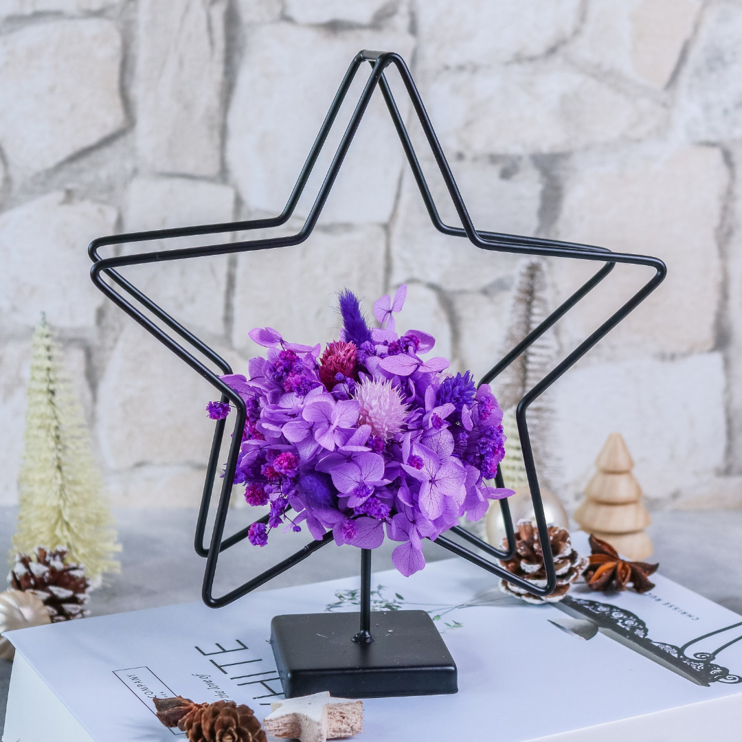 Stern aus Metall dekoriert mit Trockenblumen - Dekoration Winter Weihnachten – Bild 9