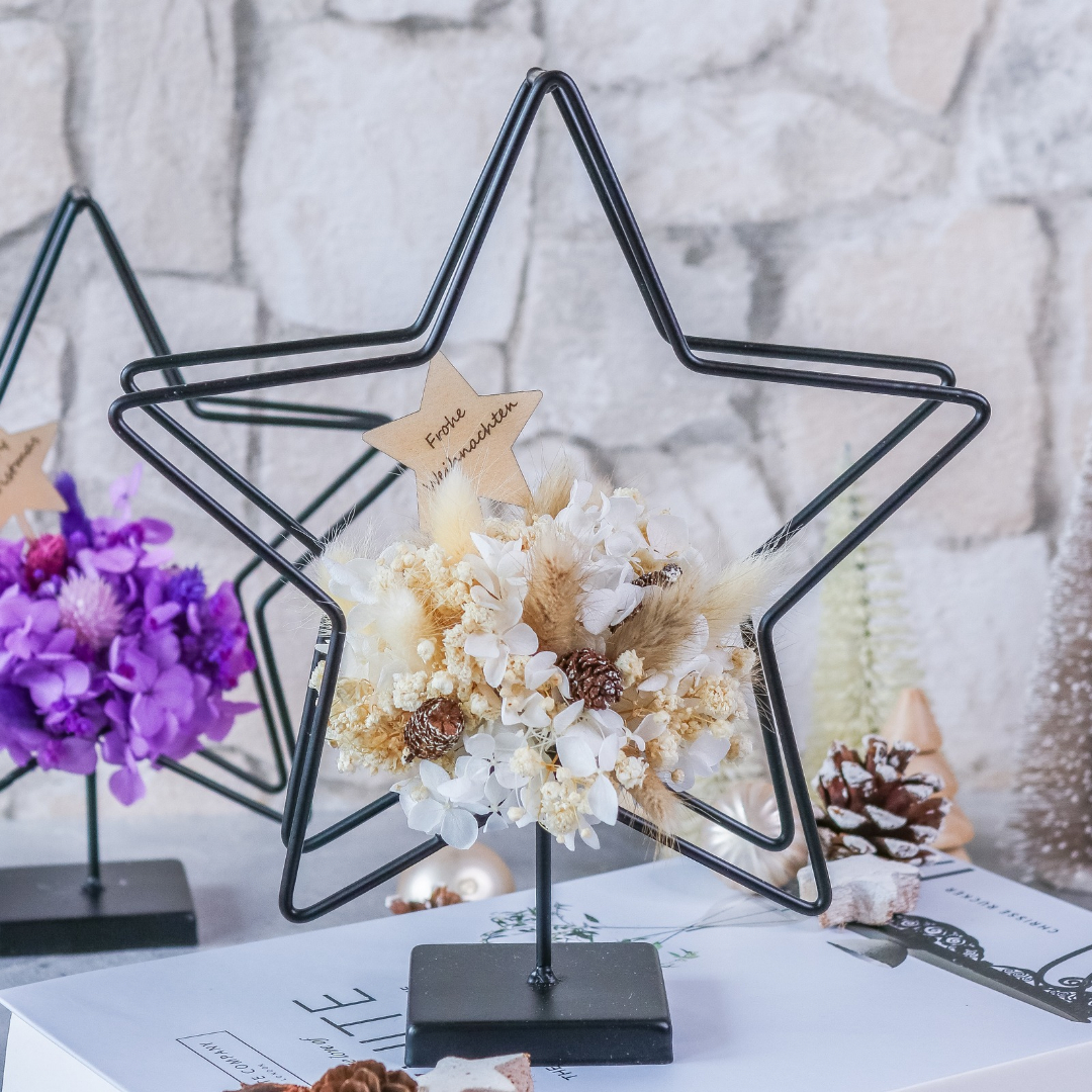 Stern aus Metall dekoriert mit Trockenblumen - Dekoration Winter Weihnachten